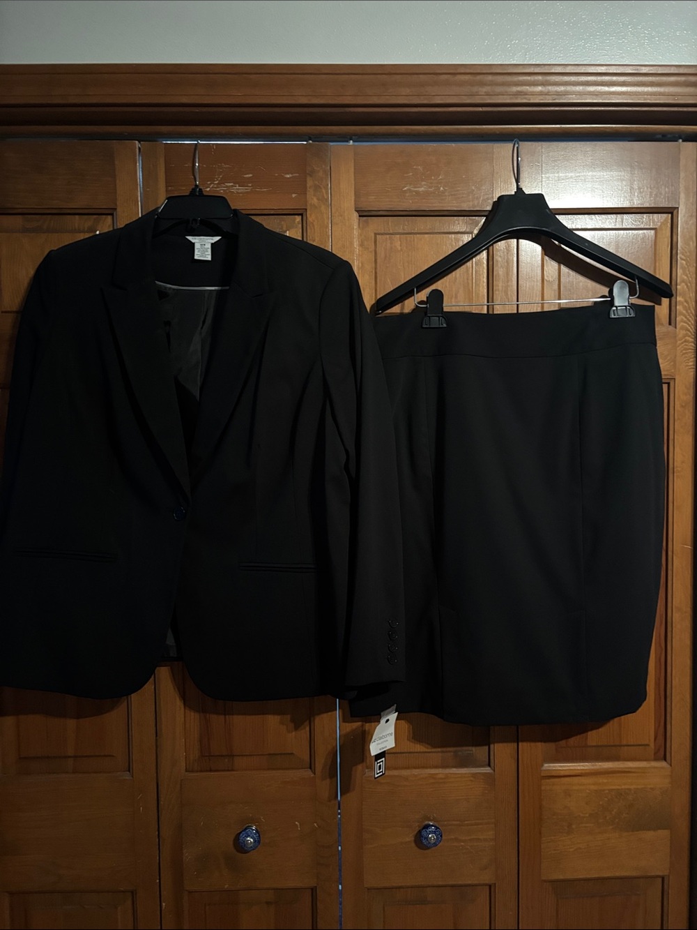 Liz Claiborne Classic Black Women's Two-Piece Skirt Suit